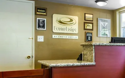 Photo 3 - Econo Lodge Sacramento Convention Center
