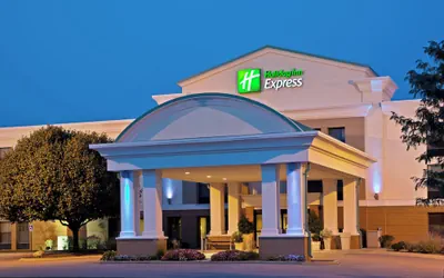 Photo 2 - Holiday Inn Express Indianapolis Airport by IHG