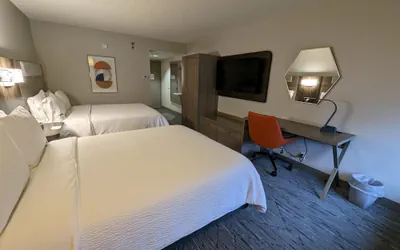 Photo 4 - Holiday Inn Express Indianapolis Airport by IHG