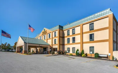 Photo 2 - Quality Inn & Suites Jefferson City