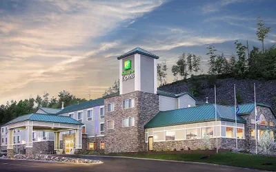 Photo 2 - Holiday Inn Express Houghton-Keweenaw by IHG