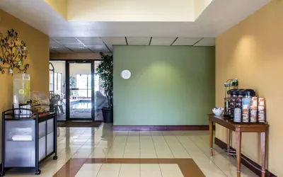 Photo 4 - Econo Lodge Ankeny - Des Moines