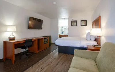 Photo 5 - The Hotel Serene Glendale Peoria, Surestay Collection by BW