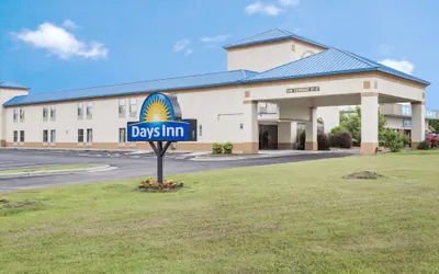 Photo 2 - Days Inn by Wyndham Selma