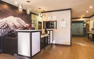 Photo 3 - La Quinta Inn by Wyndham Olympia - Lacey