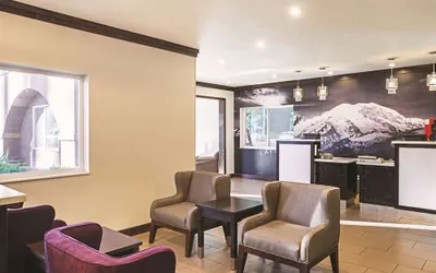 Photo 4 - La Quinta Inn by Wyndham Olympia - Lacey