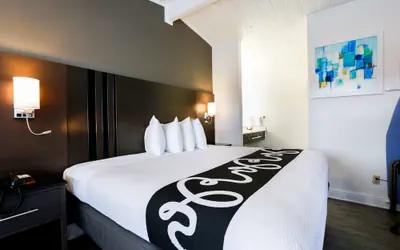 Photo 5 - SureStay Hotel by Best Western Seaside Monterey