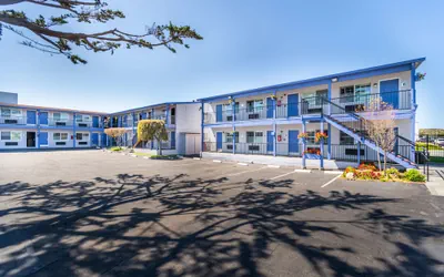 Photo 2 - SureStay Hotel by Best Western Seaside Monterey