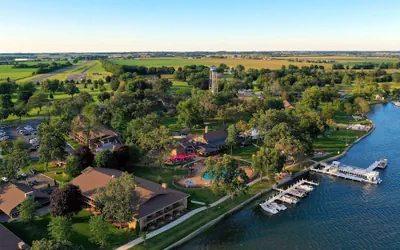 Photo 2 - Lake Lawn Resort