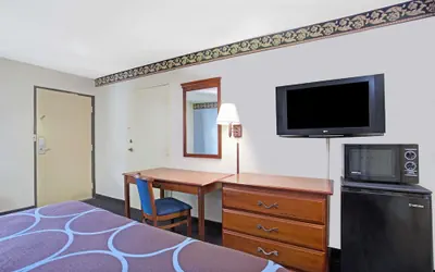 Photo 5 - Super 8 by Wyndham Suwanee