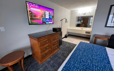 Photo 4 - Travelodge by Wyndham Lincoln Northeast