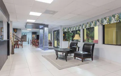 Photo 4 - Days Inn by Wyndham Sarasota I-75
