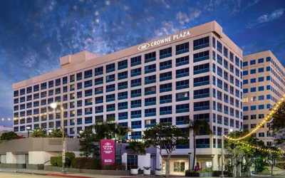 Photo 2 - Crowne Plaza Los Angeles Harbor Hotel by IHG