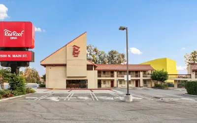 Photo 2 - Red Roof Inn Santa Ana