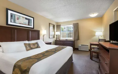 Photo 4 - Travelodge by Wyndham San Francisco Bay