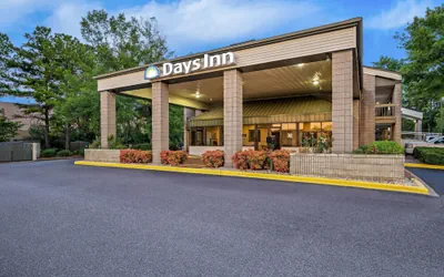 Photo 2 - Days Inn by Wyndham Hoover Birmingham