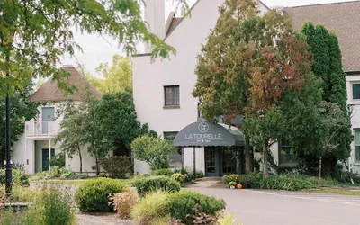 Photo 2 - La Tourelle Inn & Spa