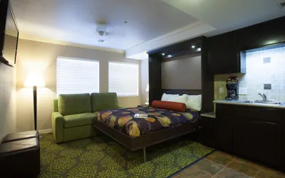 Photo 4 - London Bridge Resort