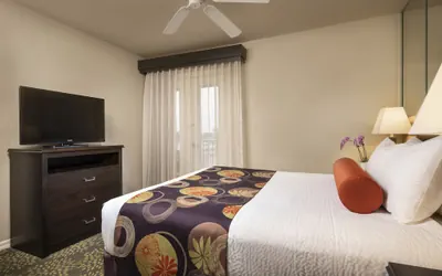Photo 5 - London Bridge Resort