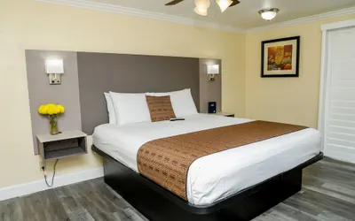 Photo 5 - Silver Surf Motel