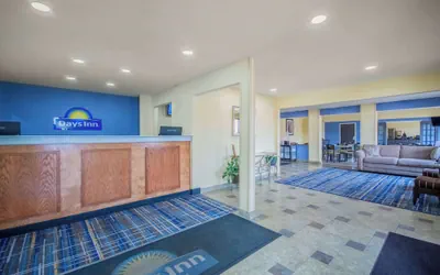 Photo 3 - Days Inn & Suites by Wyndham Waterloo