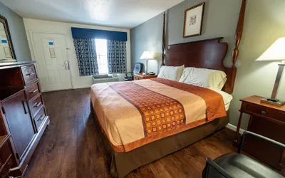 Photo 5 - American Inn & Suites Russellville