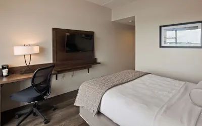 Photo 4 - Best Western Plus Coastline Inn