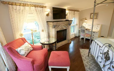 Photo 4 - Saybrook Point Resort & Marina
