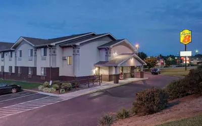 Photo 2 - Super 8 by Wyndham Christiansburg/Blacksburg Area