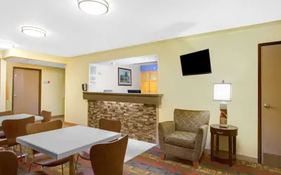 Photo 4 - Super 8 by Wyndham Lewisburg