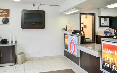 Photo 3 - Motel 6 Toledo, OH