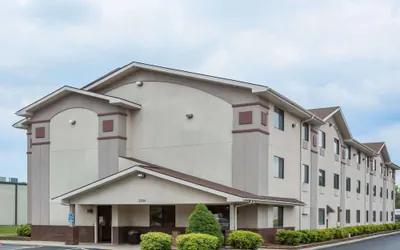 Photo 2 - Super 8 by Wyndham Danville VA