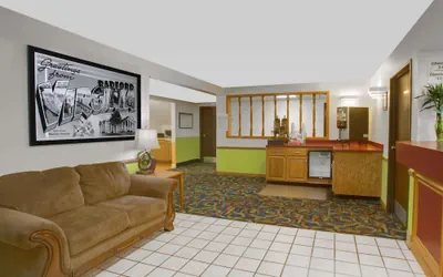Photo 3 - Super 8 by Wyndham Radford VA