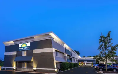 Photo 2 - Days Inn by Wyndham Pleasant Prairie Kenosha