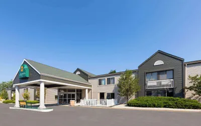 Photo 2 - La Quinta Inn by Wyndham Sheboygan