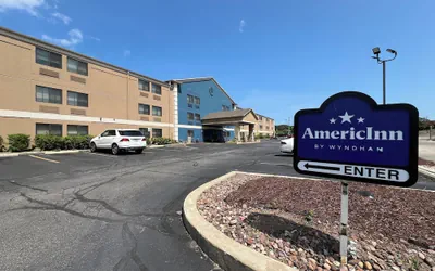 Photo 2 - AmericInn by Wyndham Glendale/Milwaukee