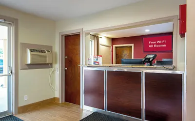 Photo 4 - Red Roof Inn Cameron