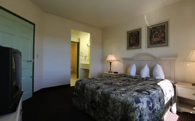 Photo 4 - Allure Suites