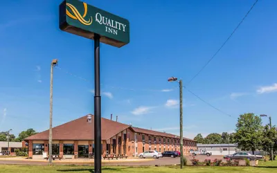 Photo 2 - Quality Inn Batesville