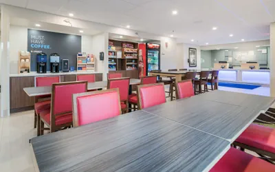 Photo 5 - Holiday Inn Express Plymouth by IHG