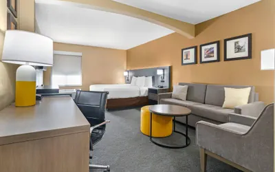 Photo 2 - Comfort Inn & Suites Kansas City - Northeast
