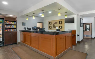 Photo 3 - Comfort Inn & Suites Kansas City - Northeast
