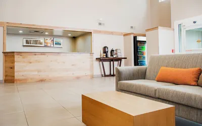 Photo 4 - Country Inn & Suites by Radisson, Milwaukee West (Brookfield), WI