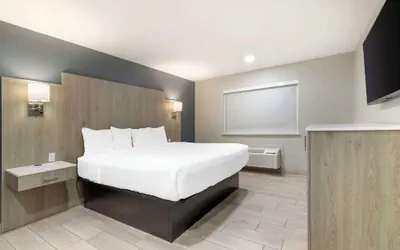 Photo 2 - Best Western Plus Edinburg Inn & Suites