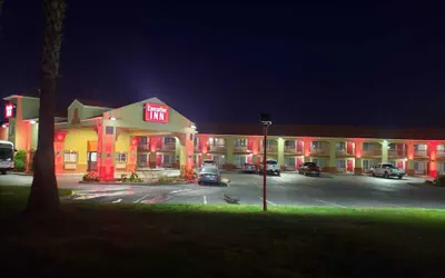 Photo 2 - Executive Inn