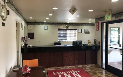 Photo 4 - Executive Inn