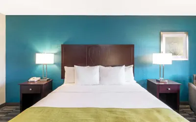 Photo 5 - Days Inn by Wyndham Snyder