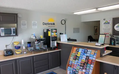 Photo 2 - Days Inn by Wyndham Barstow