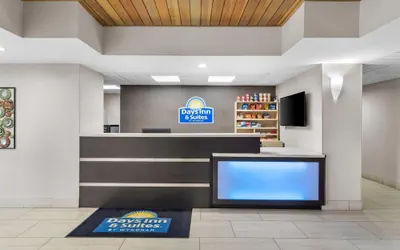 Photo 4 - Days Inn & Suites by Wyndham Ridgeland