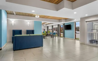 Photo 3 - Days Inn & Suites by Wyndham Ridgeland